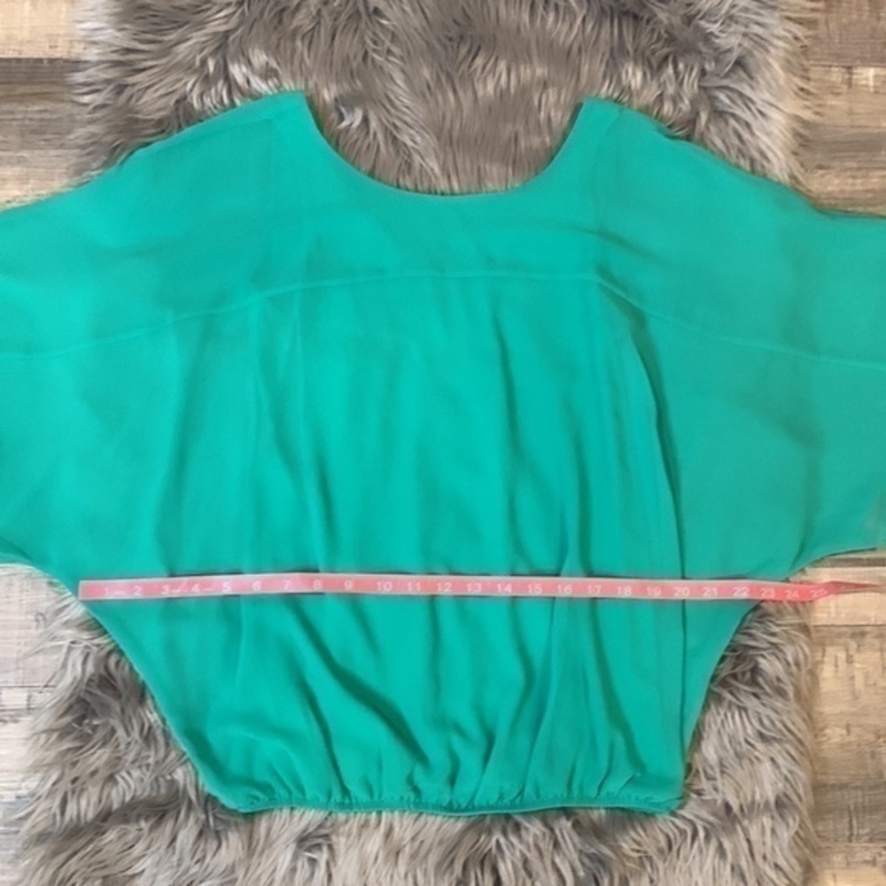 FREE with purchase! Express dolman blouson v-back top lined green S - Picture 6 of 10